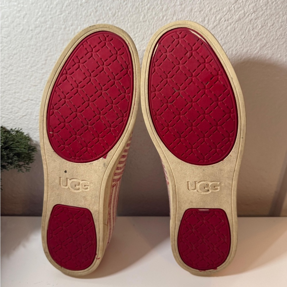 Ugg - Picture 8 of 9